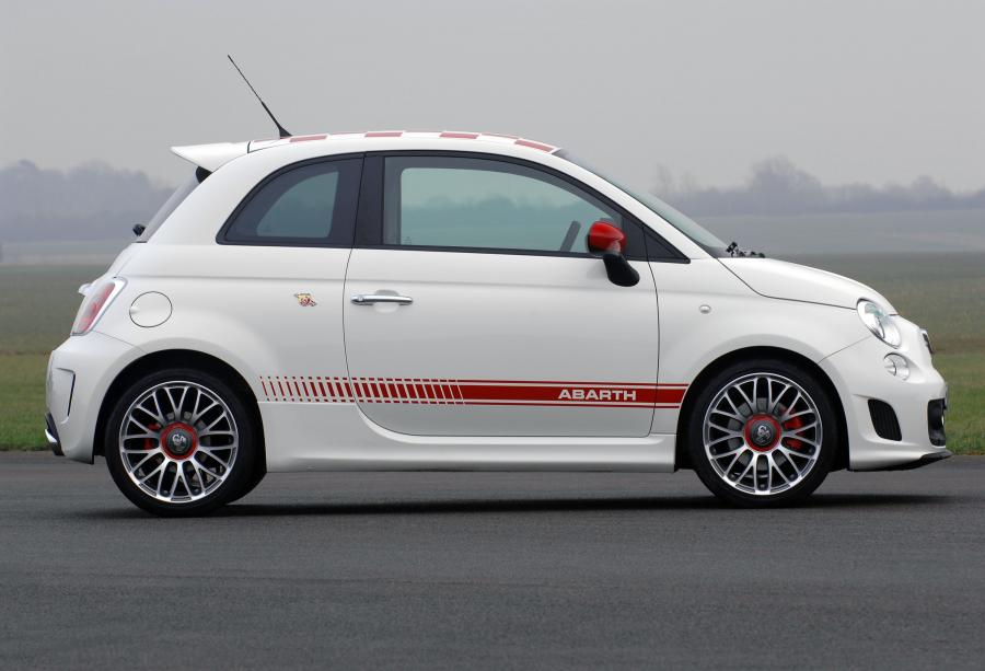  Abarth 500 2009 года  (UK) (фото 21 из 43)